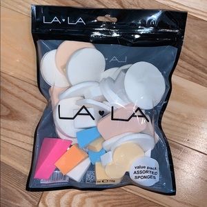 ASSORTED MAKEUP SPONGES